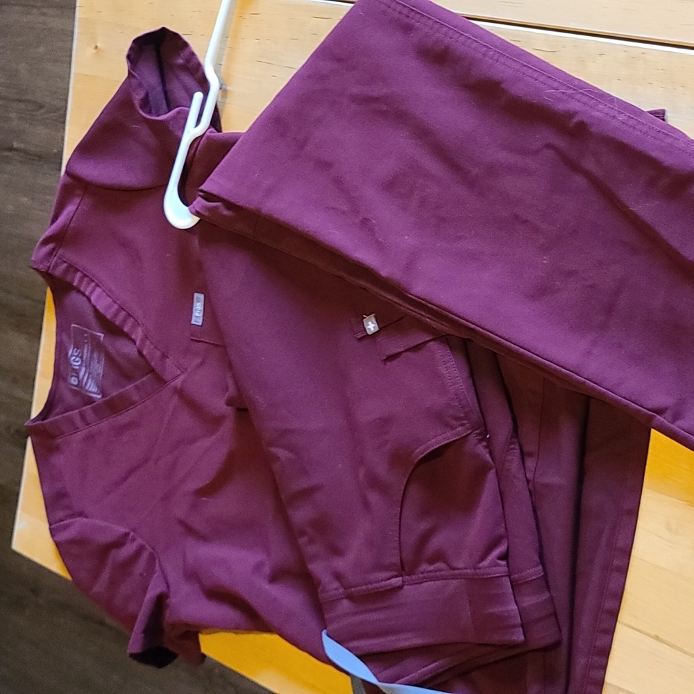 Figs set. Small. Burgundy. Kade and catarina.